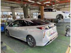 整備工場も完備。車検・各種点検から一般整備まで何でもご相談くださいませ