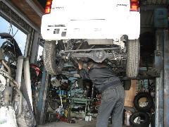 自社工場完備！納車前整備はもちろんアフターサービスも充実！せっかくの愛車、安心してお乗りいただける体制を整えております。