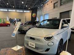 フィアット500e 電気自動車展示中