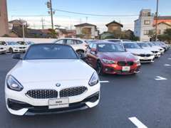 高品質のBMW認定中古車を多数展示。