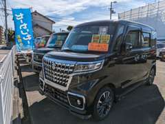 事務所向かいに中古車の展示場がございます。お気軽にごゆっくりご覧くださいませ！