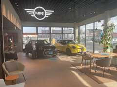 最新のMINIから認定中古車まで豊富に取扱い、皆様の納得のいくMINIと出会えます！