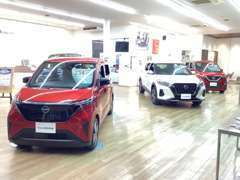 ショールームもございます♪店内にはおすすめの車たちがピカピカに展示していますよ。