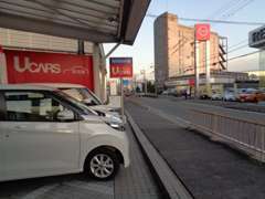 当店すぐ近くに新車店舗サービス工場『日産大阪　枚方店』がございます。　お客様のカーライフをサポートいたします。