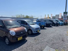 掲載中のお車は常時展示中！駐車場も広々です♪