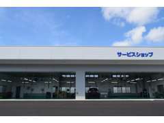 当店にはサービス工場も併設しており、サービススタッフも常駐してますので、ご購入後の点検やアフターフォローもお任せ下さい♪