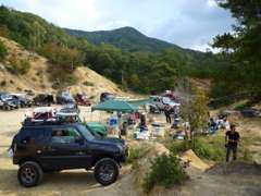 福井乱狂研究所では、 四駆好きが集まって、クロカン＆バーベキューを兼ね「笑行会」を行っています。お気軽に来てください。