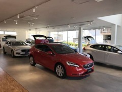 ショールームには新型車輌も随時展示致しております。