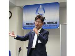 代表の田中です。とにかく真面目に、正直に、お客様と向かい合う会社です。そして福祉車両のプロ集団です！