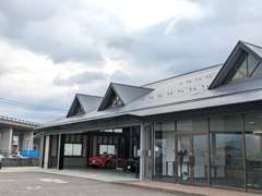 愛媛県道193号森松重信線沿いにあり、国道33号線松山IC口より約3km、東温スマートICより約6kmの位置にございます