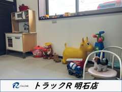 キッズスペースも完備♪お子様とお気軽にご来店ください♪