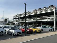U-BASEオリジナルのU-Carを多数展示しています。クルマ×アウトドアのライフスタイルをご提案いたします。