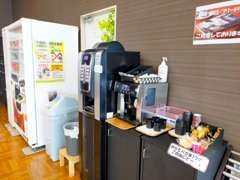 一杯づつ豆から挽くコーヒーメーカー導入しております、美味しいコーヒー飲みにいらしてください♪