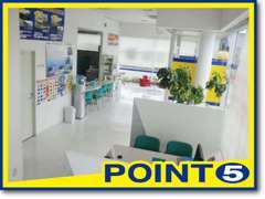 ☆広々とした店内です！フリードリンクもございます♪ぜひ、納得の1台を「ポイント5津店」にお任せ下さい♪☆