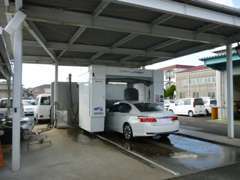 当店でご成約のお客様は、洗車機を自由にお使い頂いています。いつでも買った時の輝いた状態でいたいですよね☆