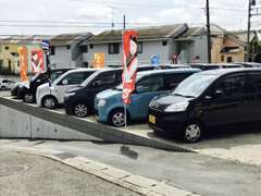 軽自動車もたくさんご用意しております！日当たり良好な展示場です☆明るく元気に営業してます！