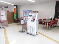 商談スペースです。明るい店内です。ごゆっくりどうぞ♪