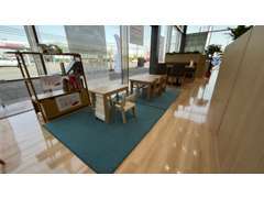 お子様も遊べるスペースもございます。