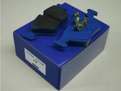 オリジナルブレーキパッドです。制動性能はそのままにドイツ車特有のブレーキダストを抑えた優れものです。