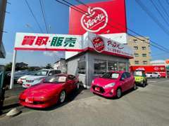 土浦学園線（県道24号線）　古来の交差点に当店はあります。スポーツカー、ランクルをメインでラインナップしております！