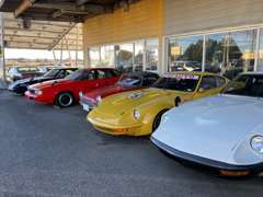 スポーツカーの多数展示中です。車を操る楽しみを是非味わってみて下さい。各種カスタム・チューニングも承ります。