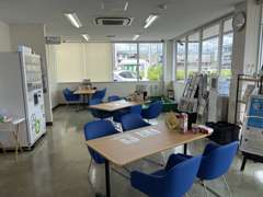 広い商談ルーム！いつも綺麗な店内でお待ちしています！