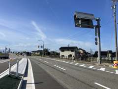 国道8号線沿い「くるま買取39」の大きな看板が目印です！中央分離帯があるので富山→魚津に向かってきた方が入りやすいです。