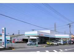 新車もU-carも一度に検討できるお店です。東名高速富士インターより国道139号線を富士宮方面へ5分です