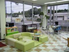 キッズコーナー完備！お子様と一緒でもゆっくりご覧いただけます