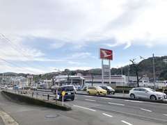 【長崎方面から】長崎多良見ICから諫早方面へ車で10分程度で到着します。