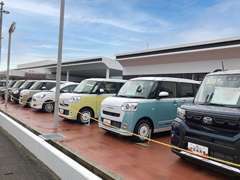 【中古車展示場】多数展示しておりますので、お気軽にご相談ください。