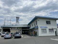 整備工場も併設していますので迅速・丁寧な作業をご提供出来ます。