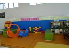 広々としたキッズコーナーもありますので、お子様もご一緒に！！