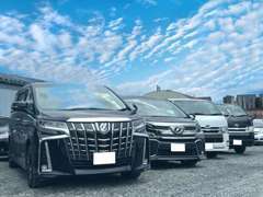 ミニバンからセダン、軽自動車まで幅広く展示しております。