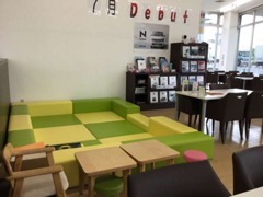 お子様連れでも大丈夫！！キッズコーナーもご用意しております