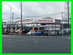 ★国道407号線 「鶴ヶ島市役所入口」の交差点にございます。↑↑↑の「HONDA」の看板が目印です。