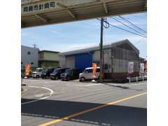 県道43号線沿い、JR岡崎駅から南へ800mの店舗です。年中無休！営業時間9時から18時まで