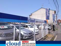 ブルーの看板に、ブルーののぼりが目印！寝屋川市の中古車販売店『cloud（クラウド）』です！