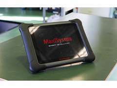 汎用診断機・コーディング機器「AUTEL MaxiSysElite」。汎用の診断機以外にもあらゆるメーカー純正診断機もございます。