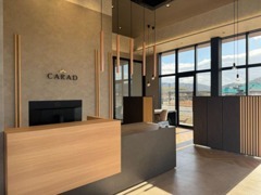 モダンクラシックな店内で落ち着いたご案内をさせていただきます！