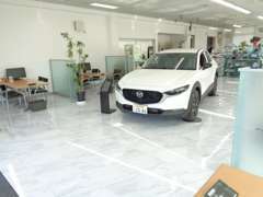 中古車はもとより、新車、メンテナンス工場も併設し、お客様のご要望にお応えできるよう準備しております。