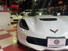 ショールームには常時、6台以上を展示しております。アメリカンムードたっぷりなショールームをご堪能ください！