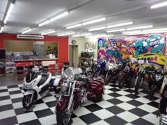 ショールーム内は、トライク・バイクの展示もしております。