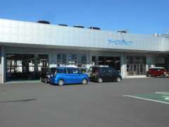 大きな整備工場を併設！！購入後のメンテナンスも安心ですネ☆