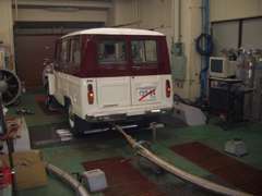 車両検査場での自動車排ガス試験を当社で行っています。