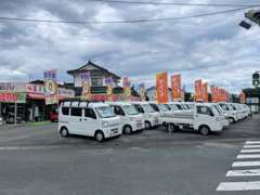 常時70台程の中古車を展示致しております！お気軽にお越しください♪