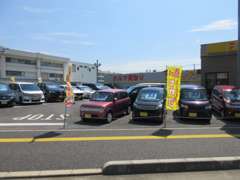 軽、コンパクトカー、ミニバン、SUV、HVまで幅広く展示中！