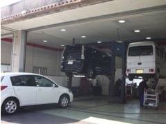 安全・快適にお乗りいただくために、愛車をプロの手できちんと整備いたします。