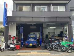 上賀茂神社のすぐ近くです。最寄り駅は北山駅と北大路駅です。