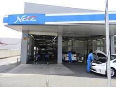 国家整備士12名での納車前点検と整備を行なっております。